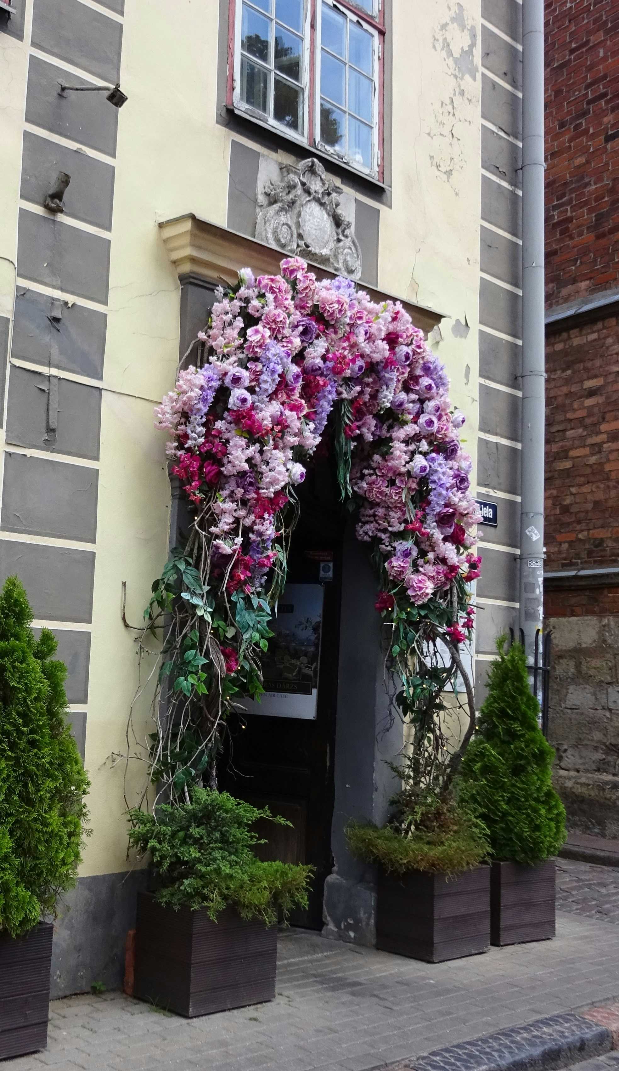 Pink and red flower door arch photo Free Riga Image on Unsplash