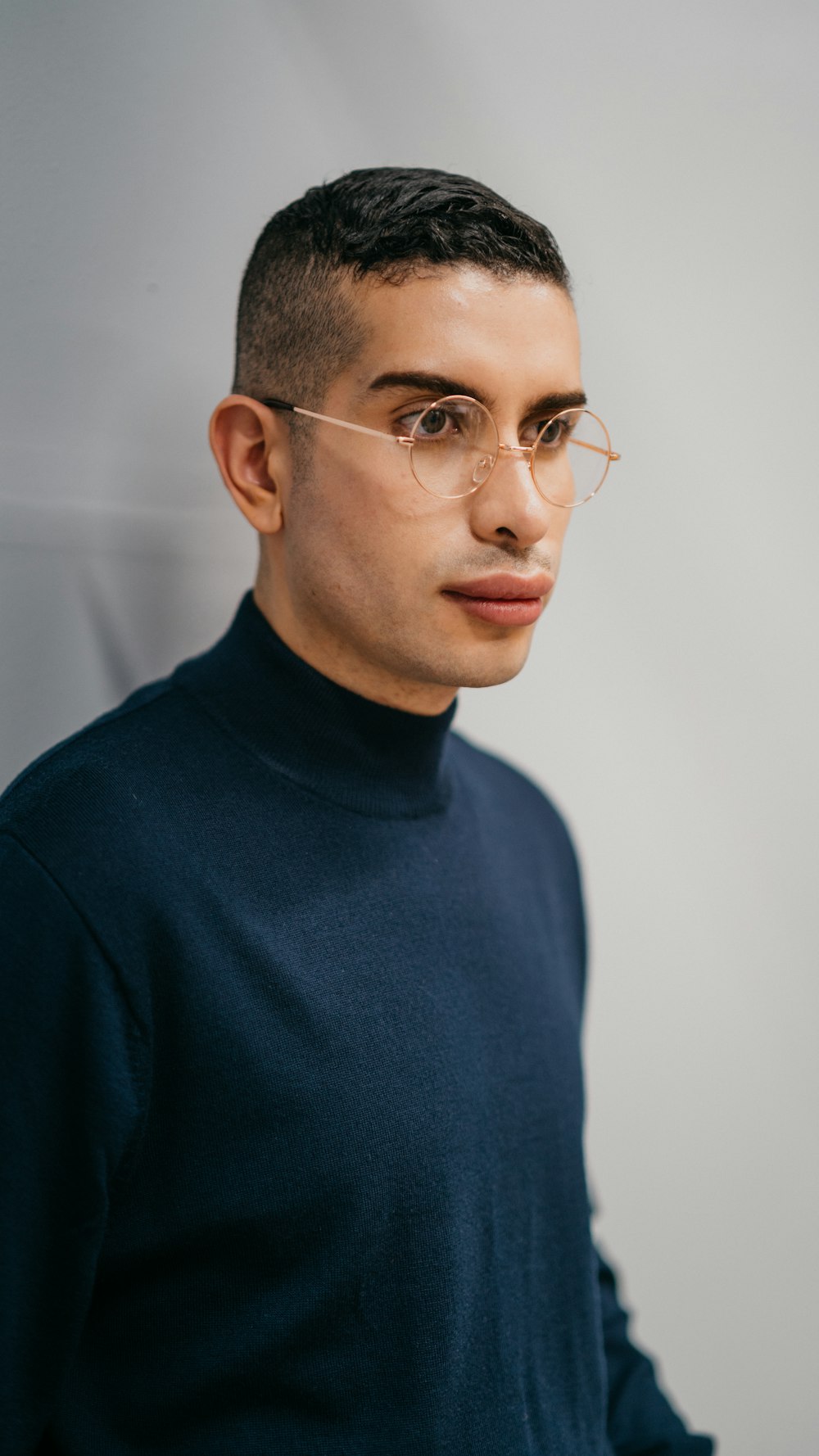 men's blue sweater