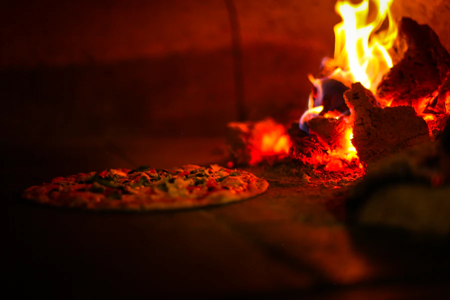 Pizza w piecu z ogniem