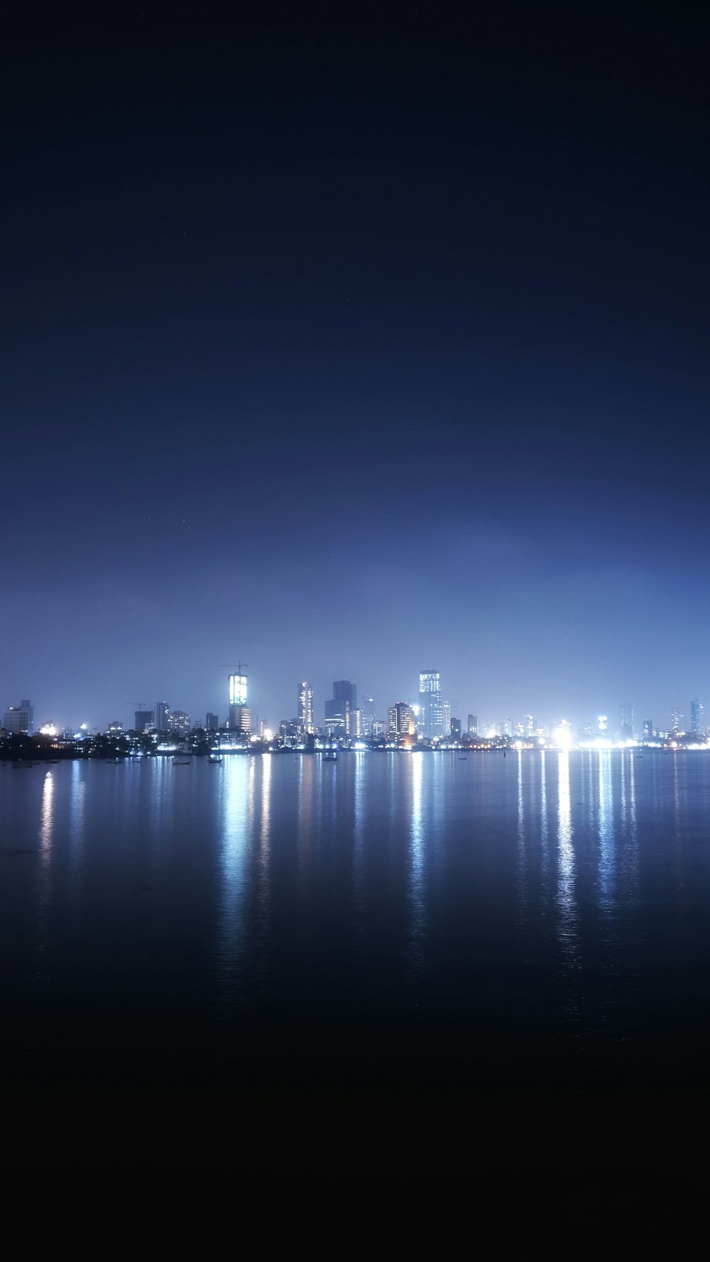 Panoramafotografie der Stadt bei Nacht