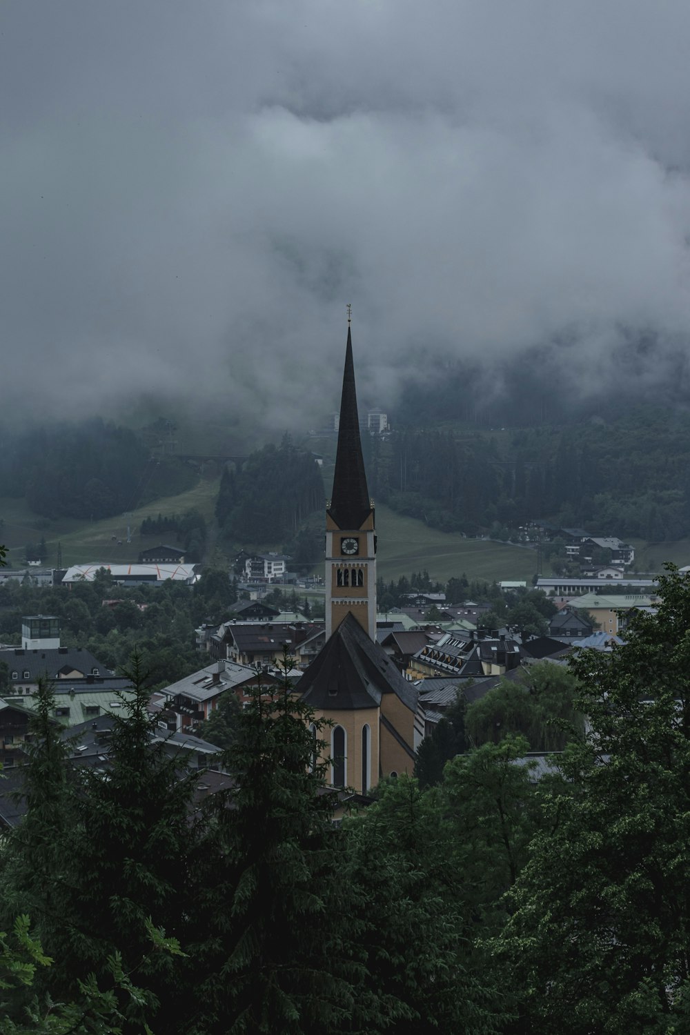 Vista de la iglesia en la zona rural