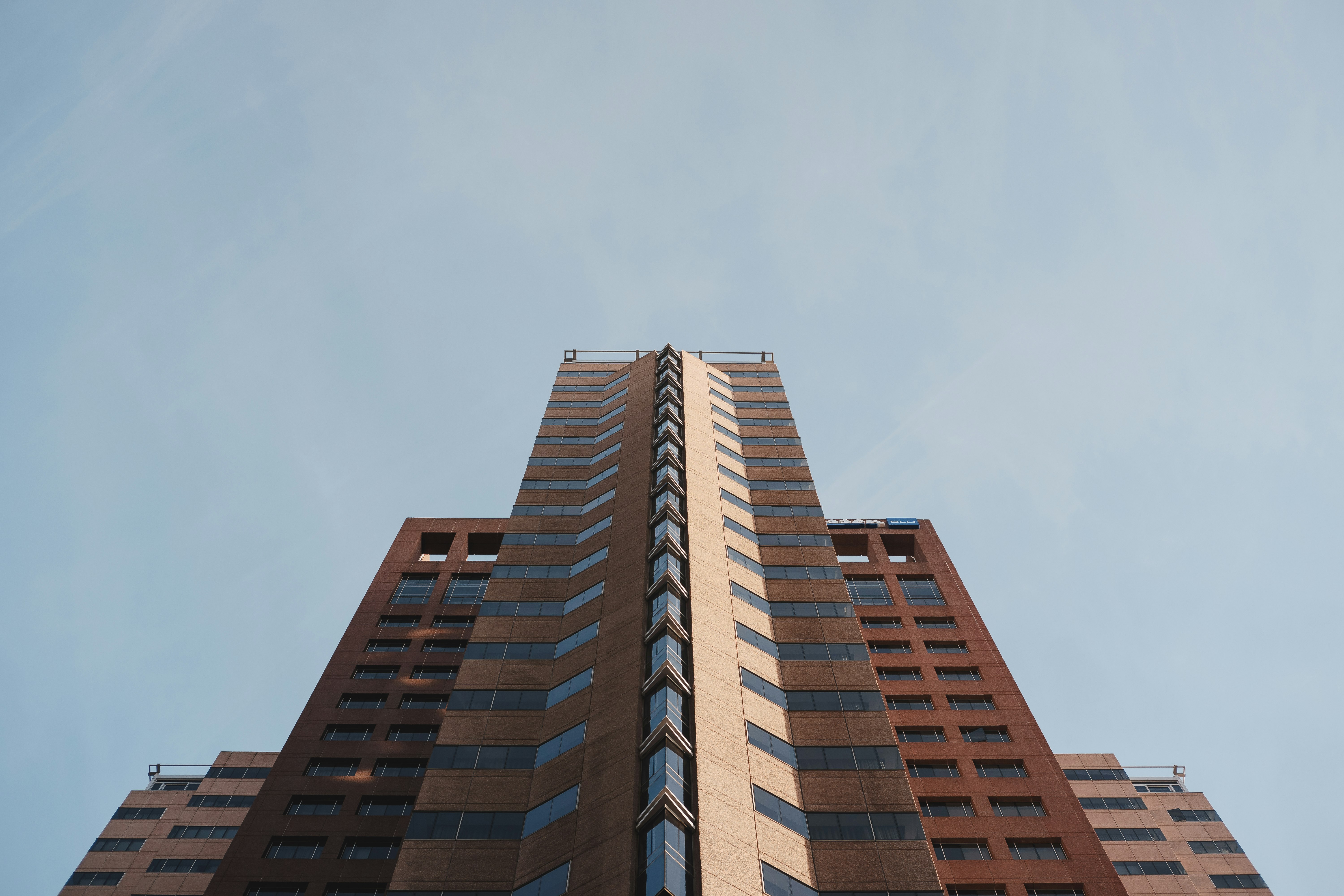 brown high-rise building