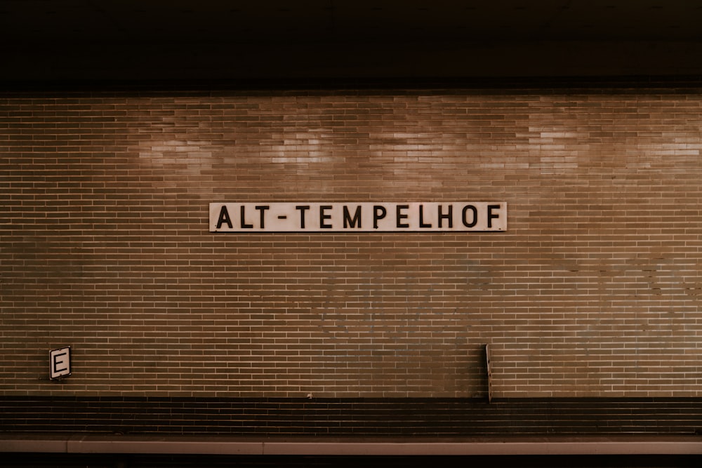 mur avec panneau Alt-Tempelhof