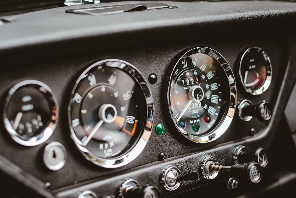 close photography of car instrument panel cluster