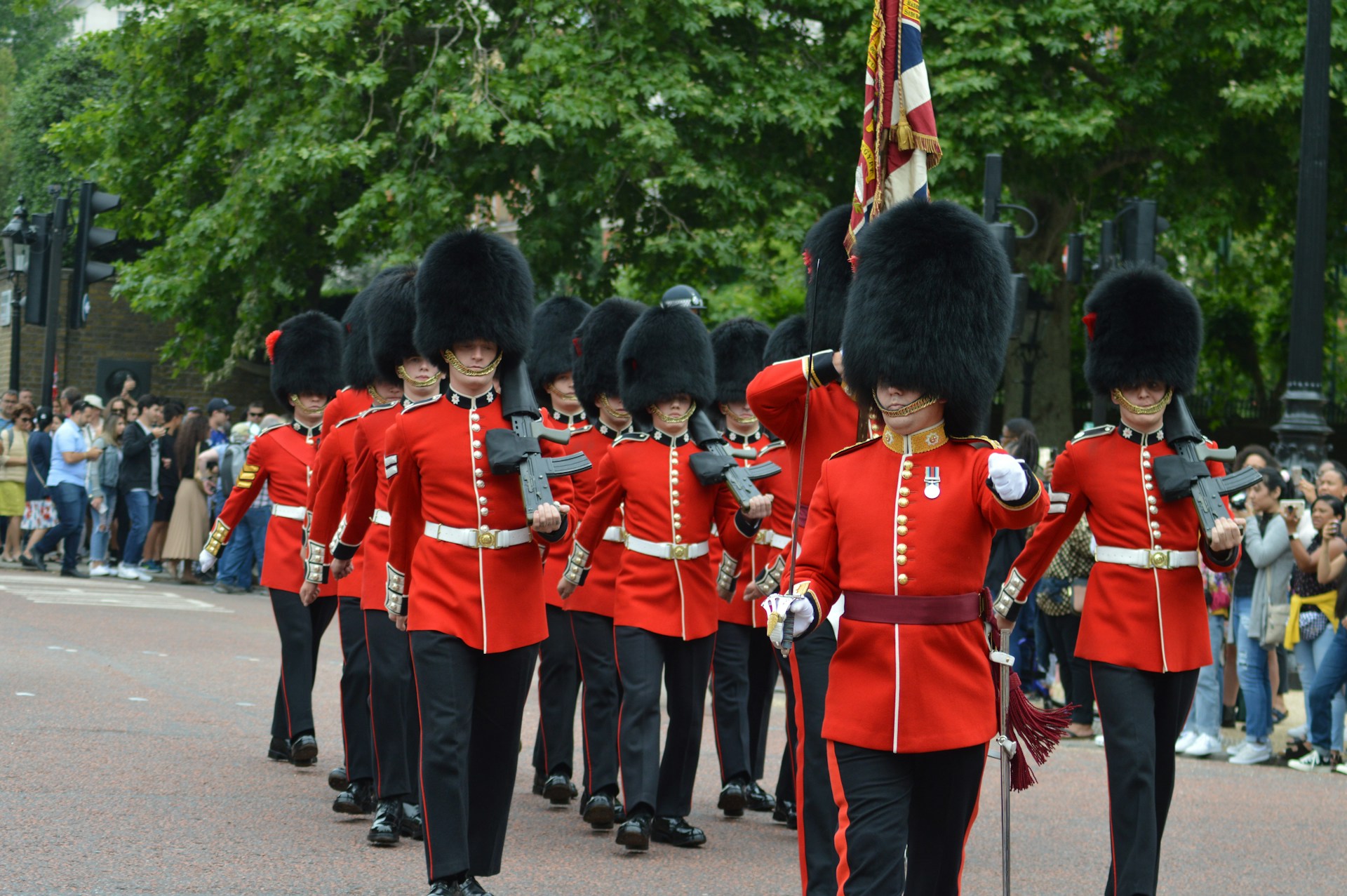 black and white bed linen