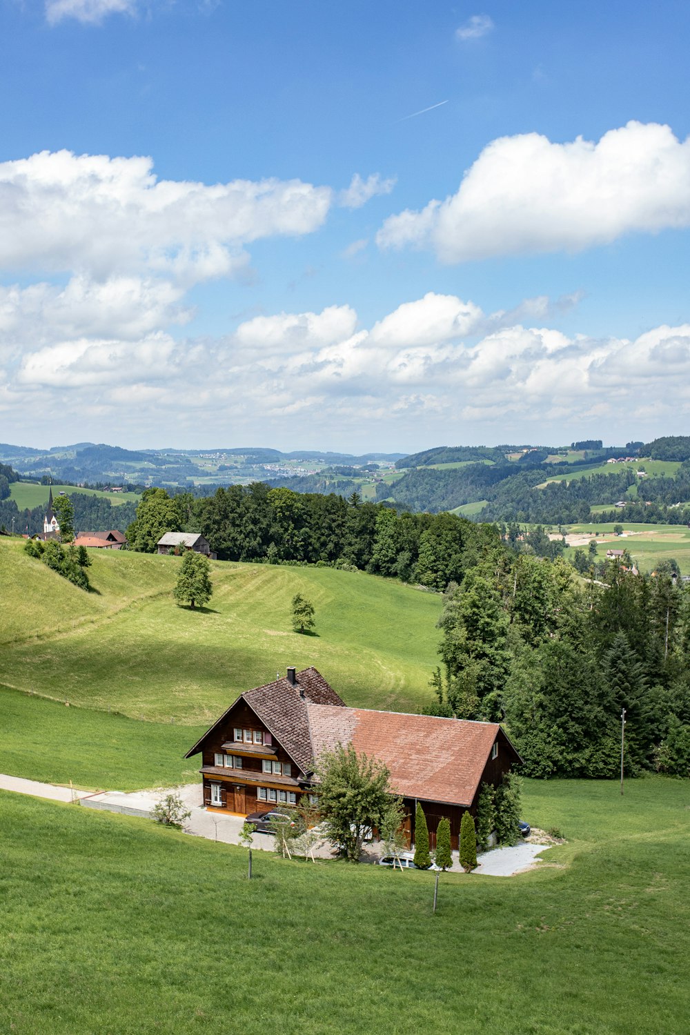 Luftaufnahmen des Hauses tagsüber