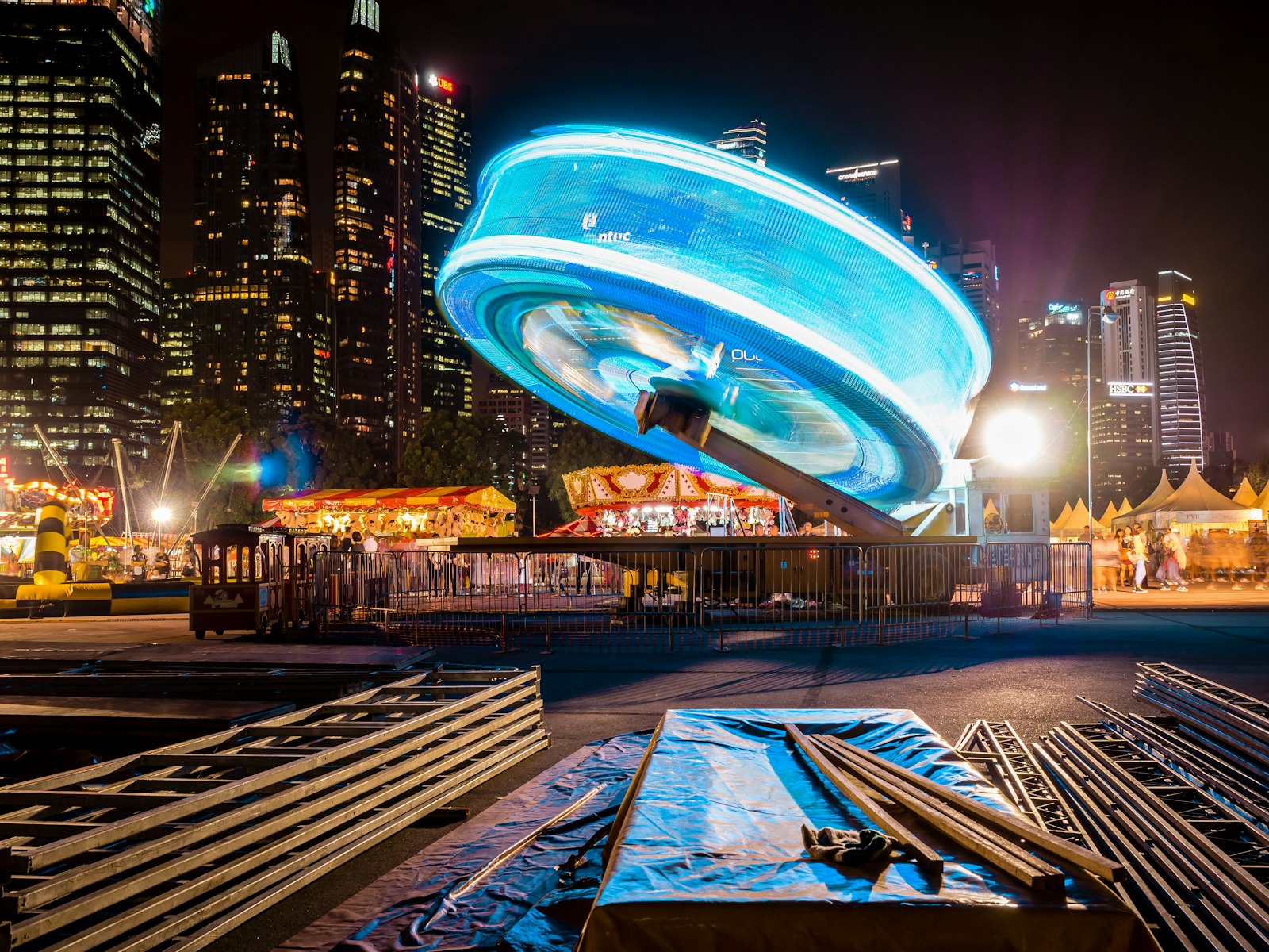 Olympus OM-D E-M10 II + Olympus M.Zuiko Digital ED 12-40mm F2.8 Pro sample photo. Blue carnival ride at photography