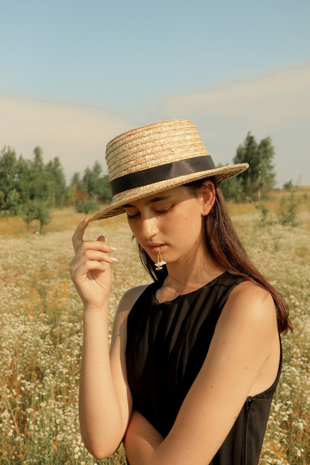 woman wearing black sleeveless top