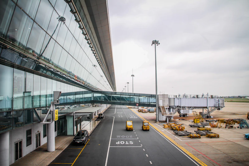 Cars queued at the airport curbside pickup