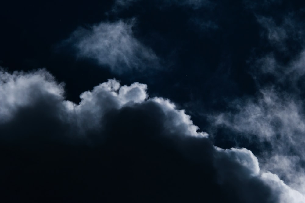 closeup photo of gray clouds