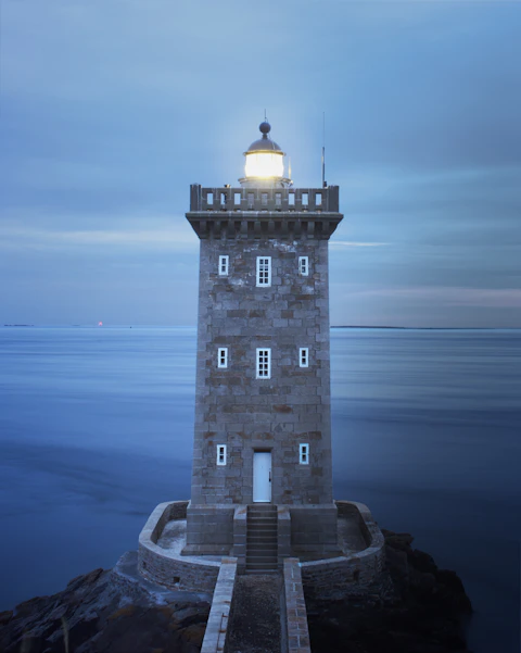 gray concrete lighthouse