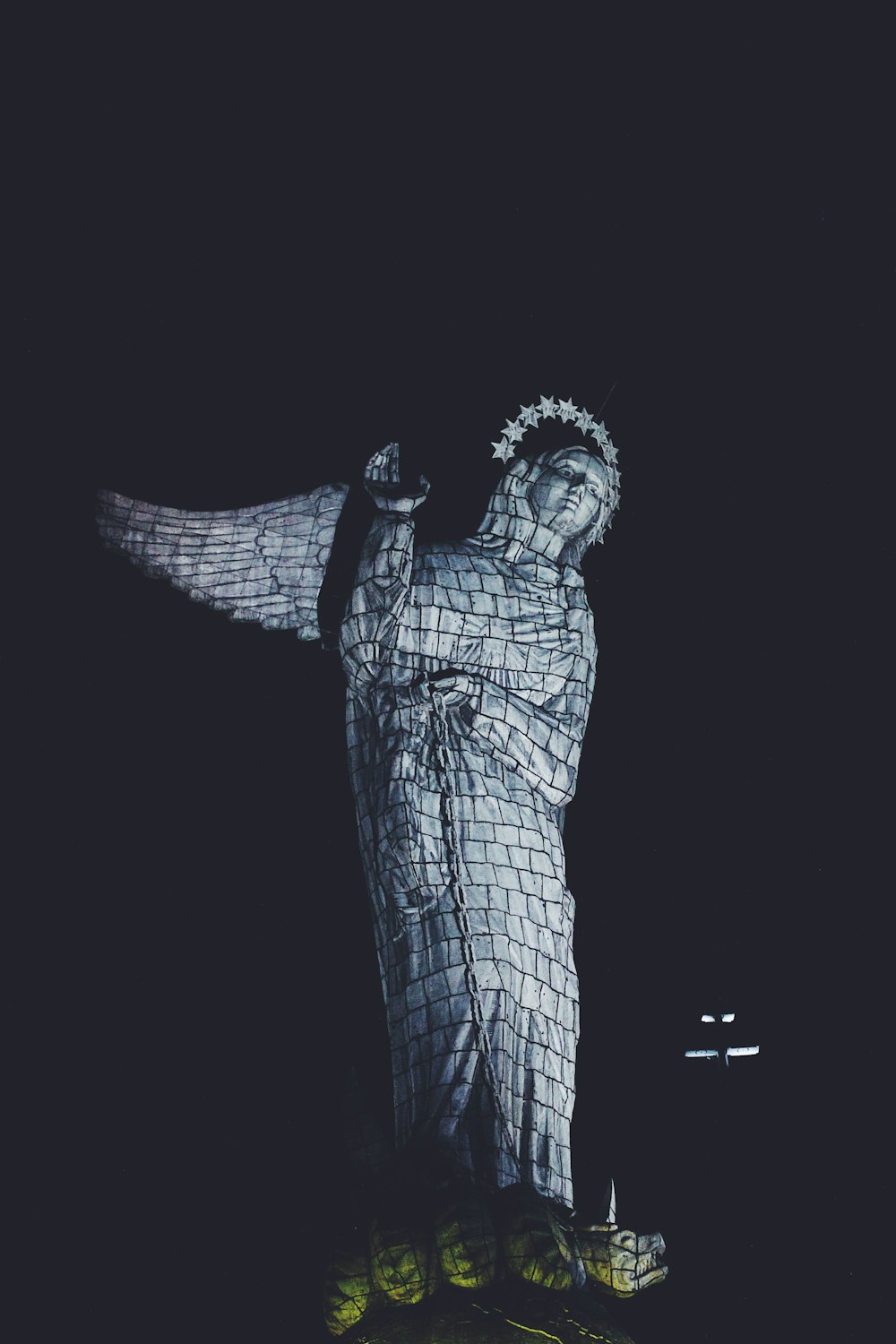 white angel statue