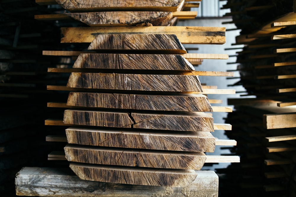 pilha de fatias de madeira