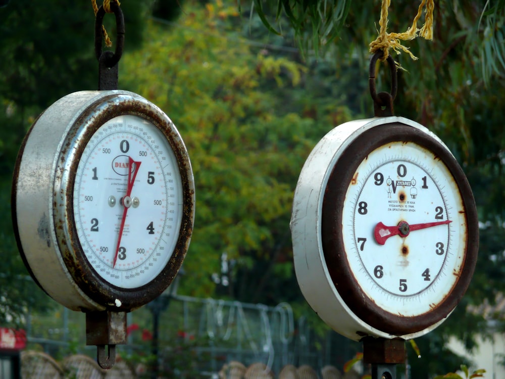 two white round analog weighing scales at 3 and 3