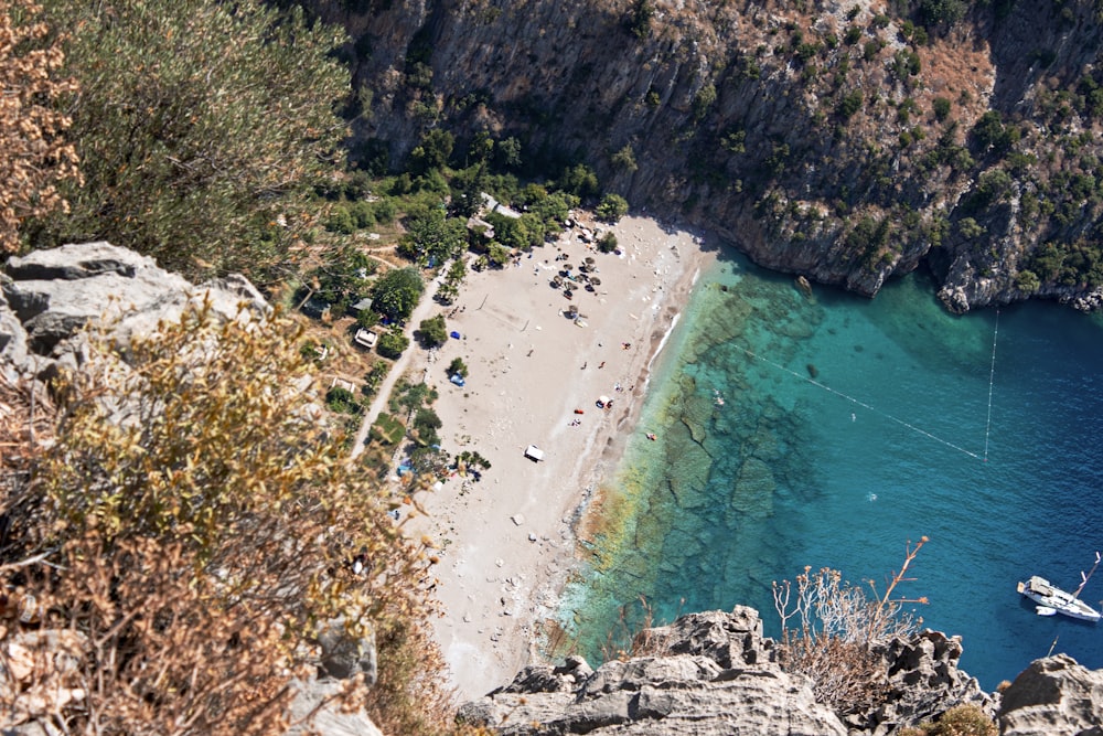 aerial photography of boat near shore during daytime