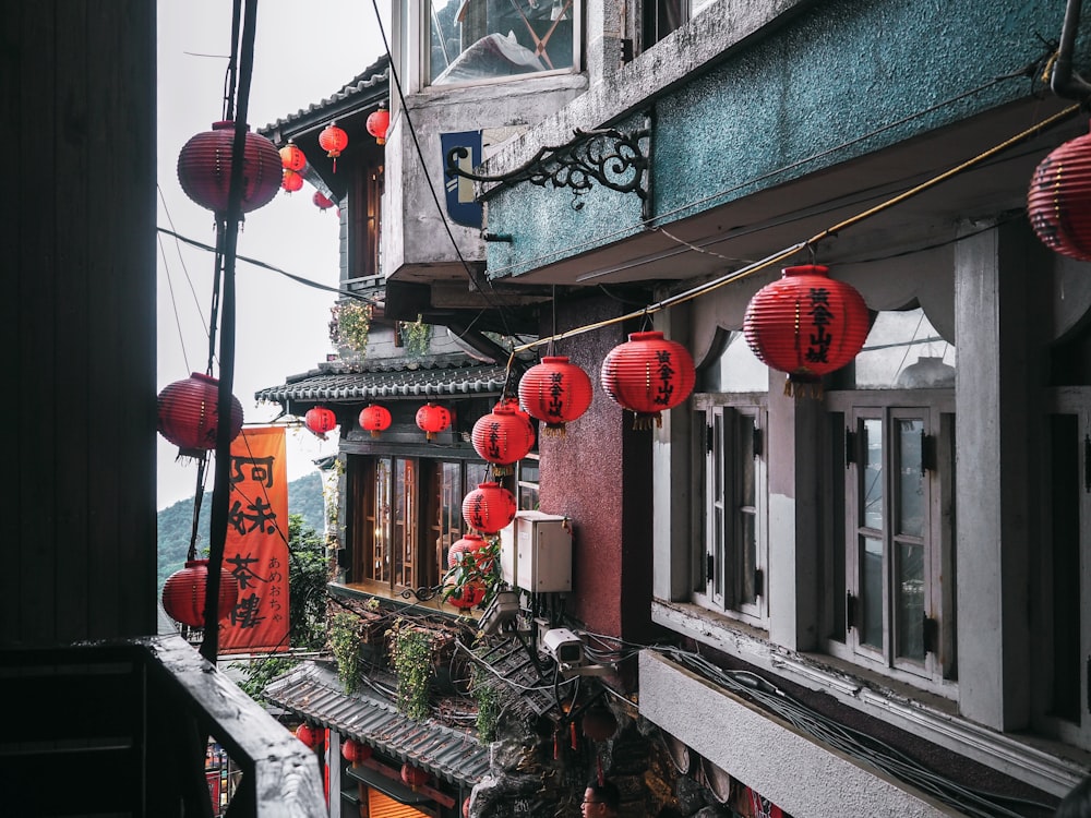 Lanternes chinoises rouges et noires