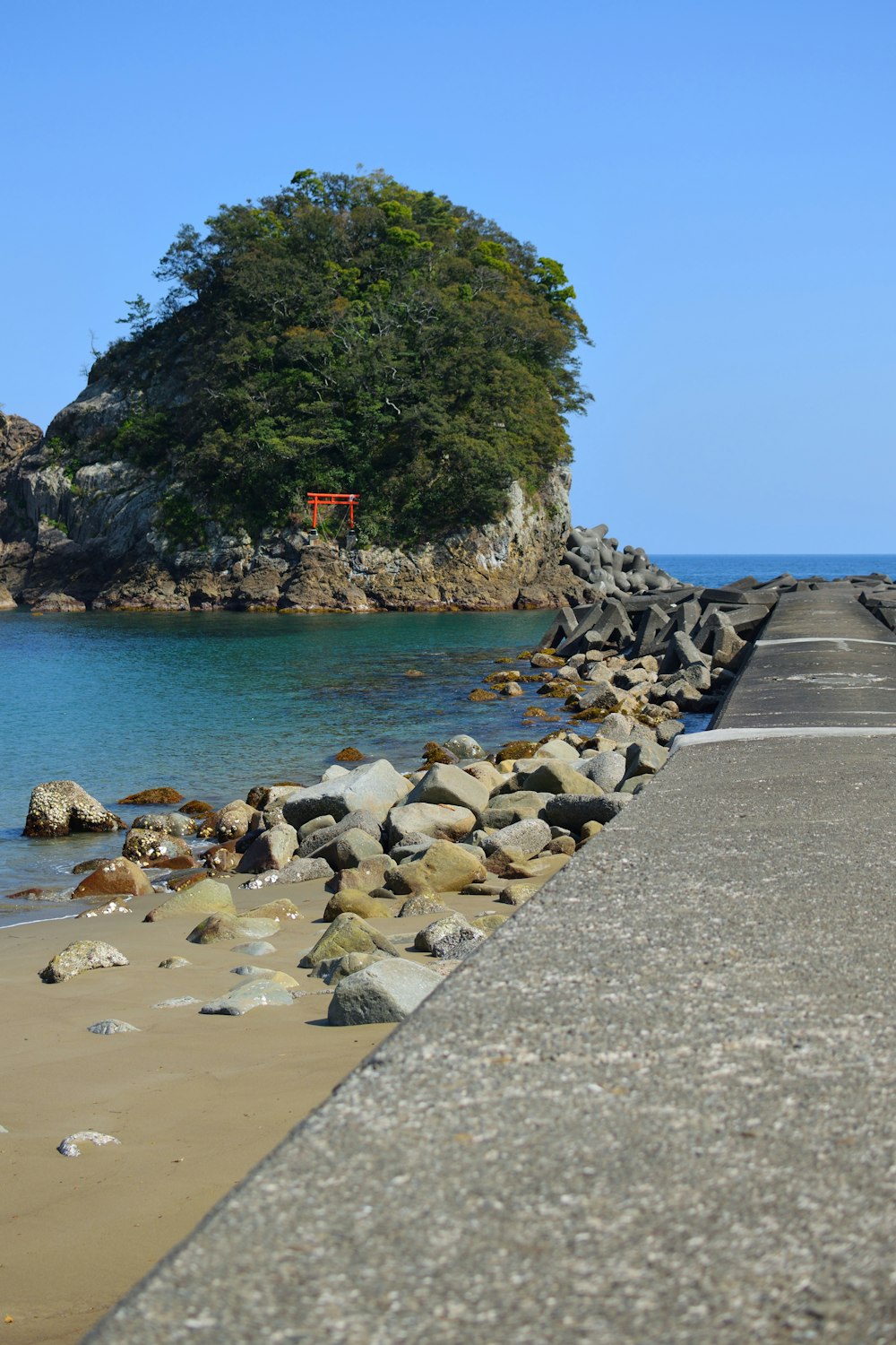 brown and gray rocks near body of water