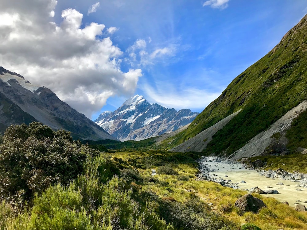 山の斜面の風景