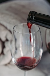 clear wine glass photo