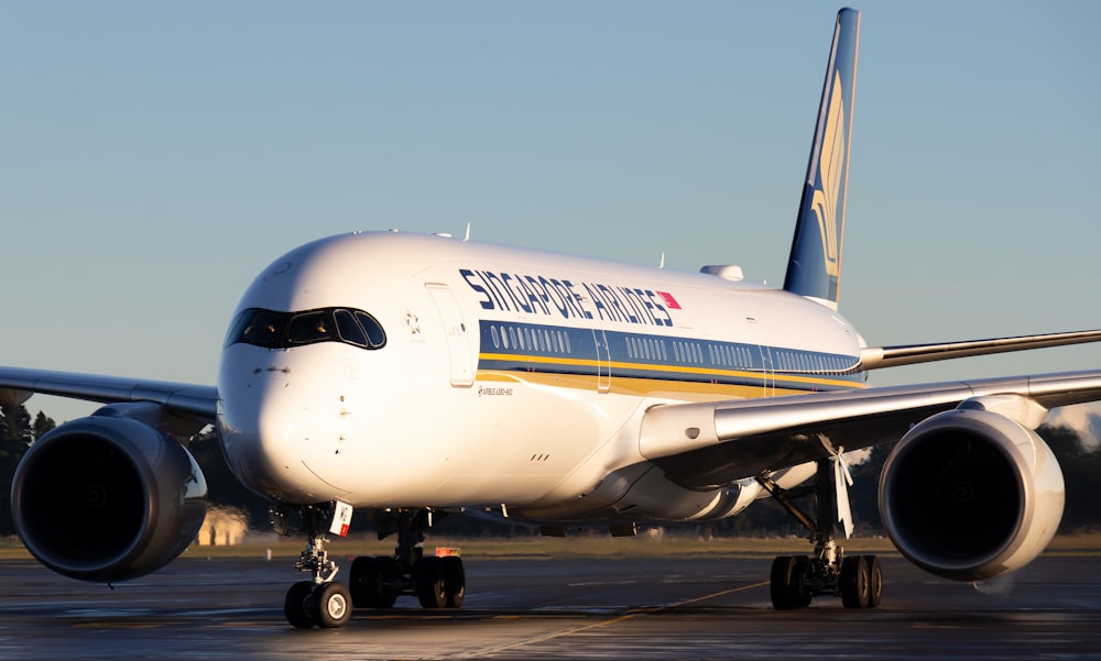 white Singapore Airlines airplane