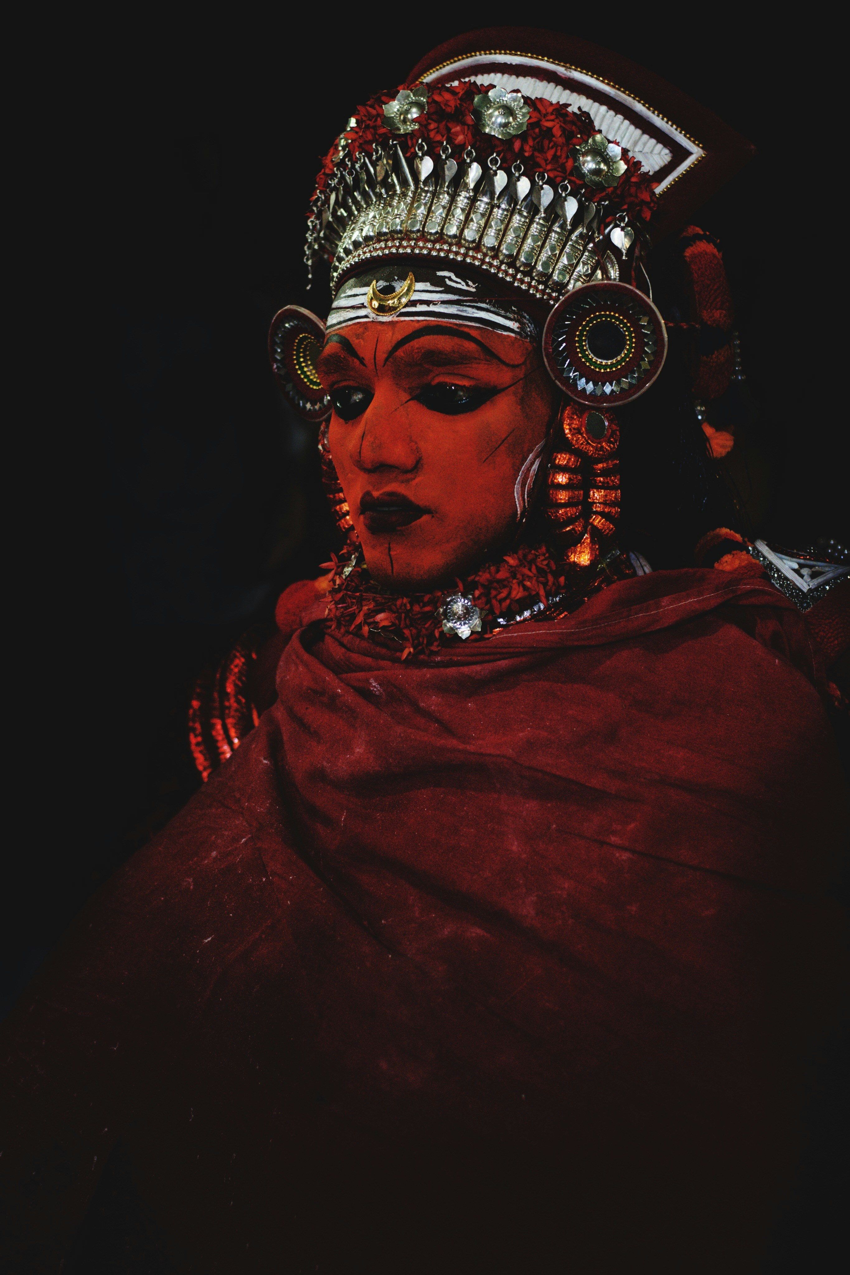 woman-wearing-masquerade-mask-photo-free-black-image-on-unsplash