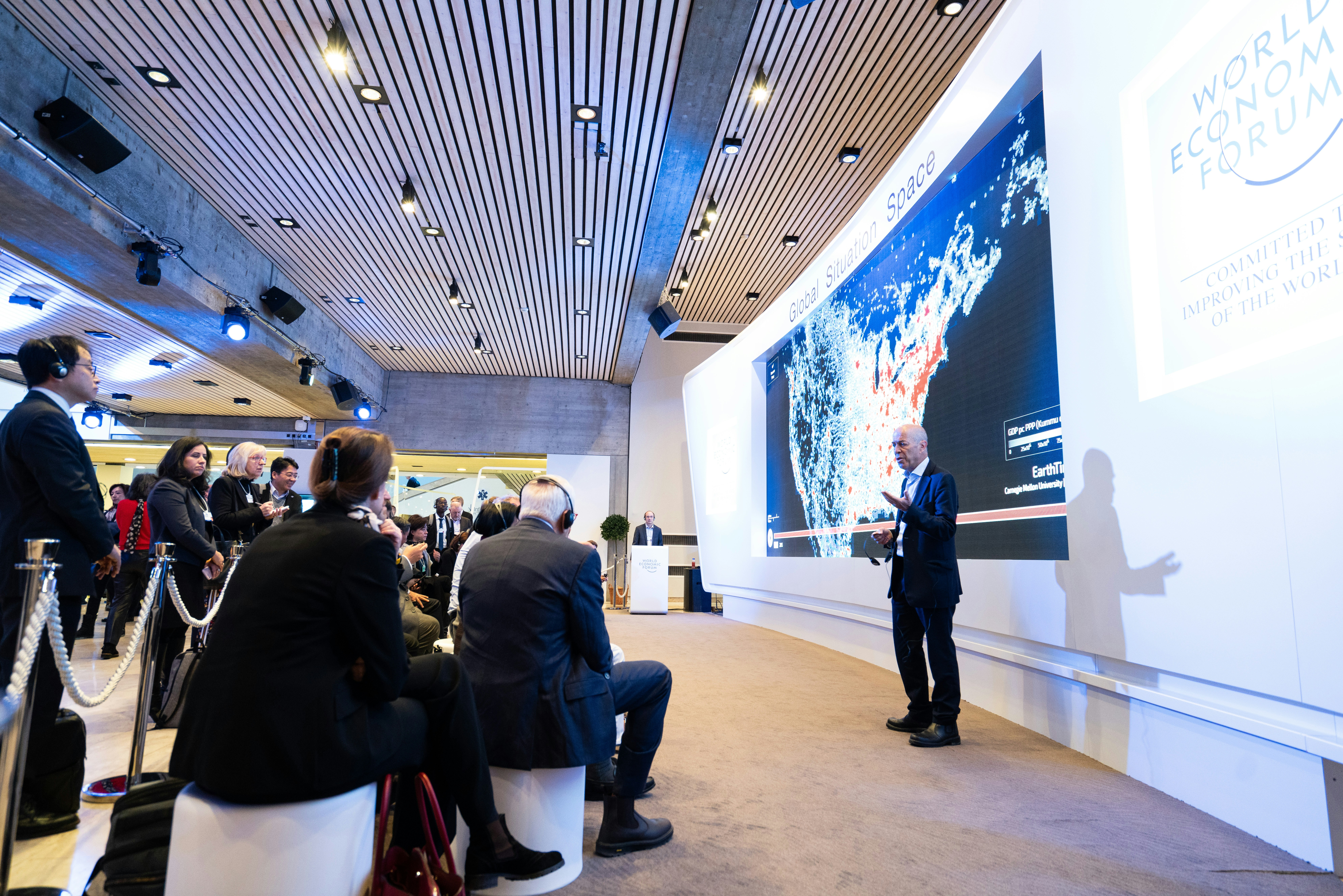 Zwei Welten, ein Erlebnis: Die Kunst des hybriden Eventformats in der Schweiz