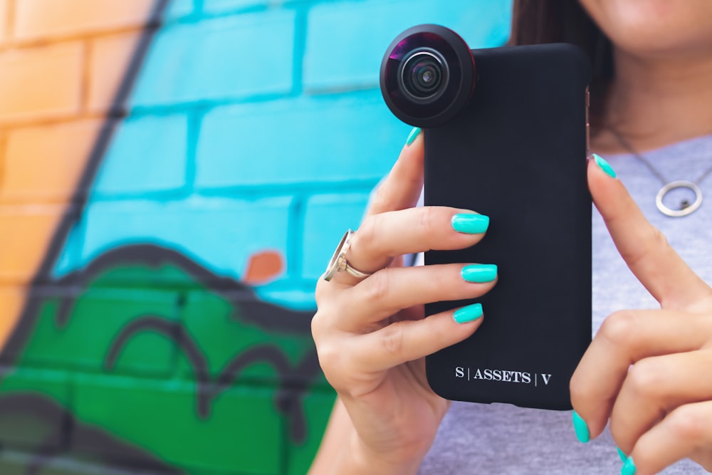 black Smartphone case with a lens