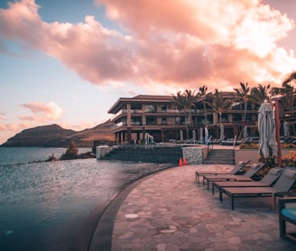 building with infinity pool