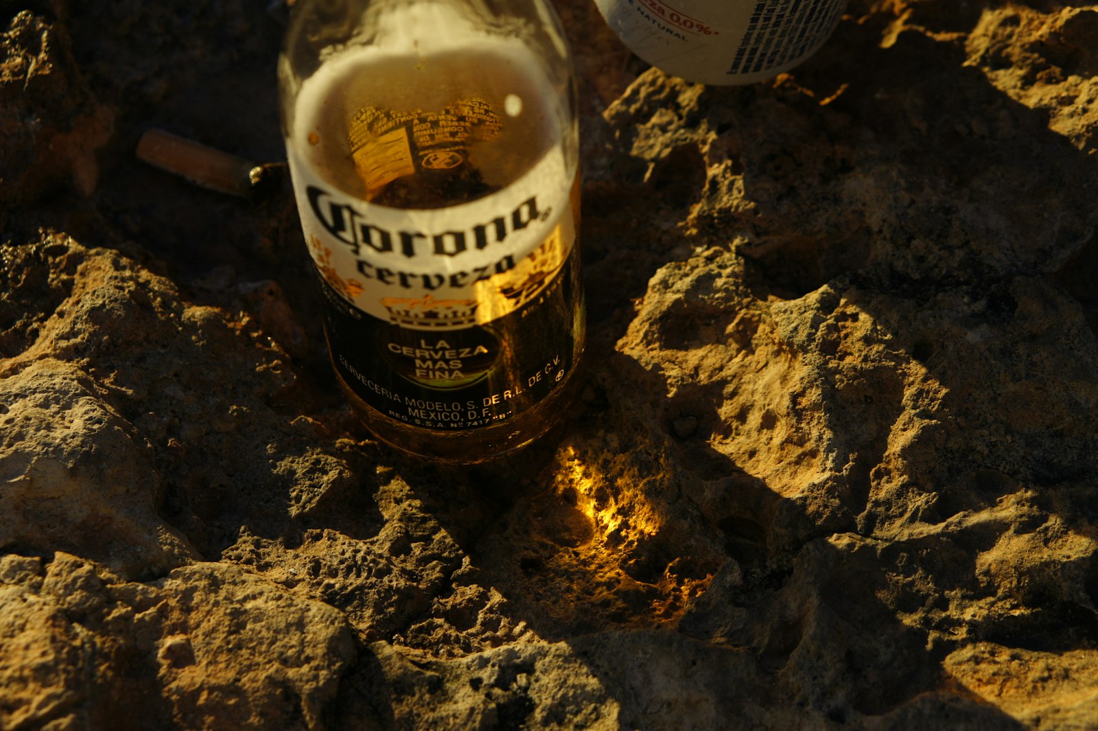 Sony Alpha NEX-3 + Sony E 50mm F1.8 OSS sample photo. Corona beer bottle photography