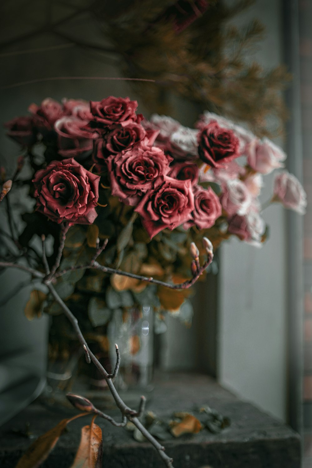 Arrangement de fleurs roses roses