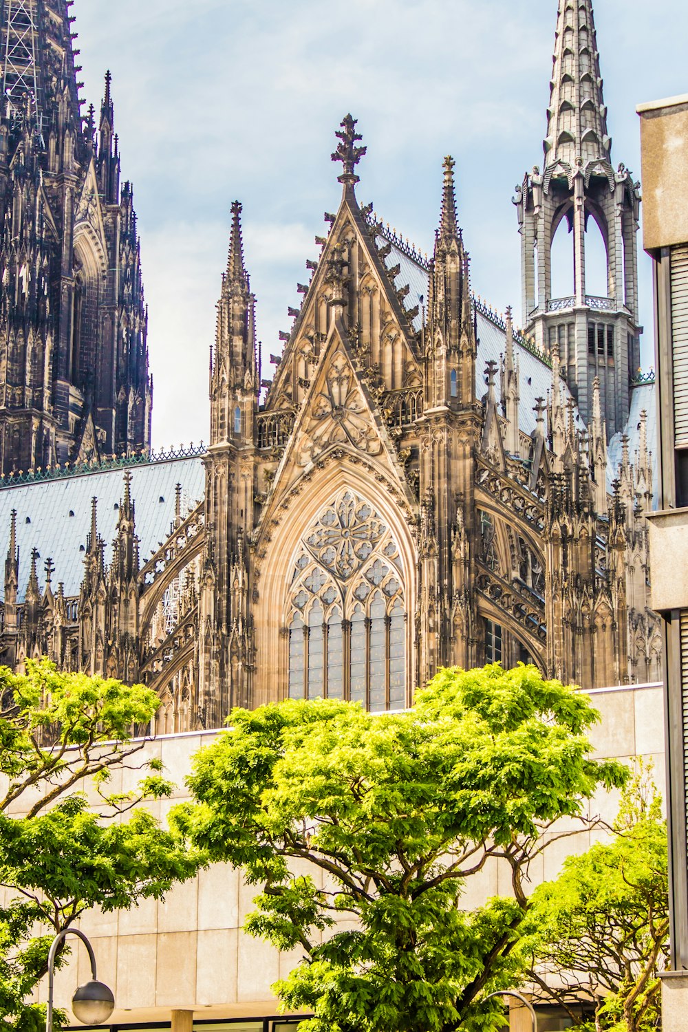 Fotografía arquitectónica de iglesia gótica