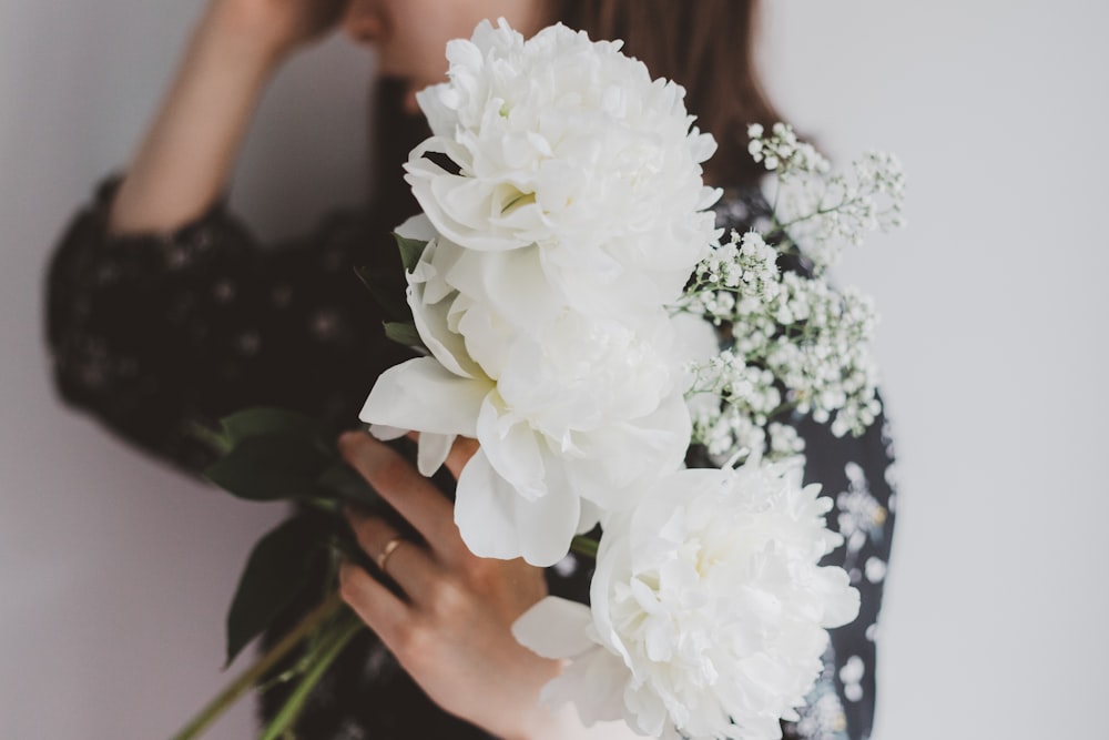 white clustered petal flower