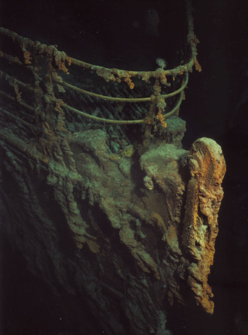 underwater photography of titanic