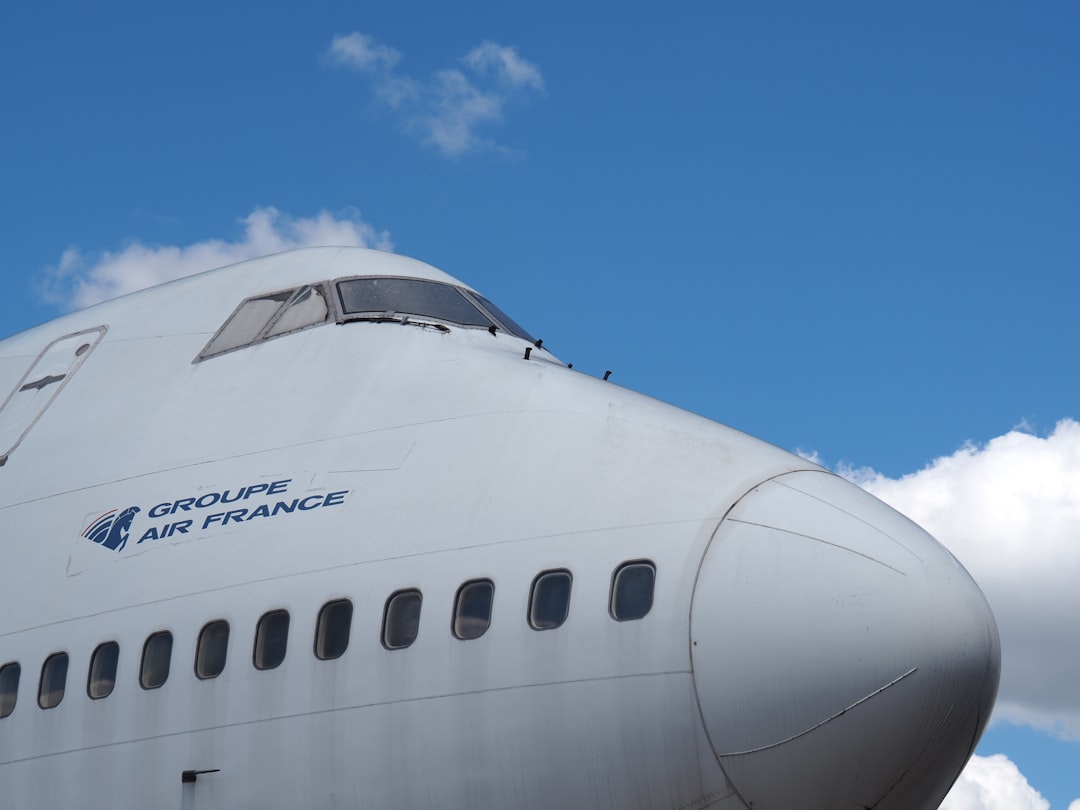 plane during daytime close-up photography