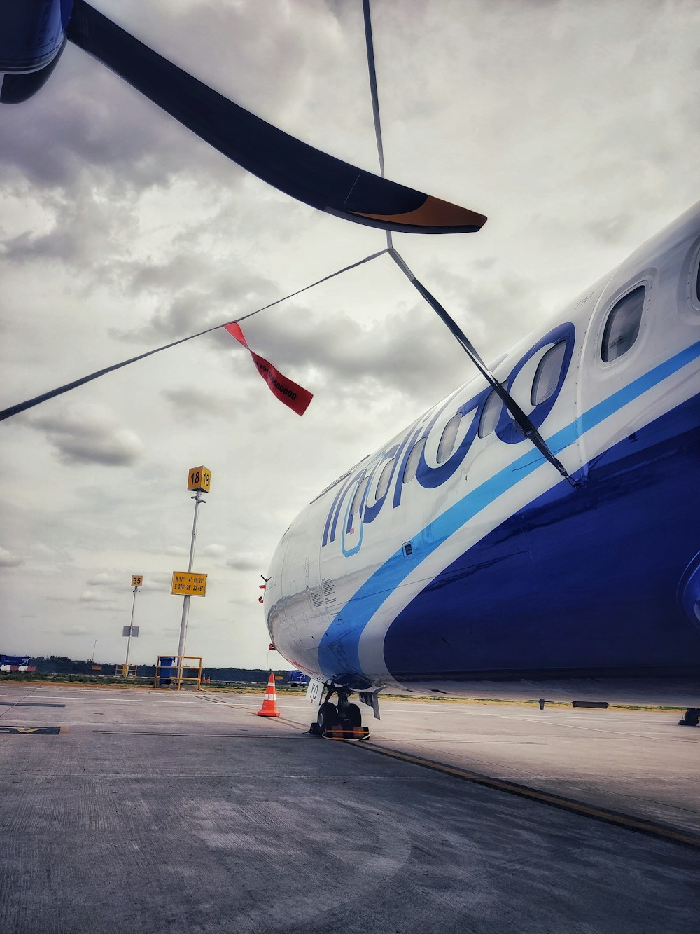 white and blue air liner