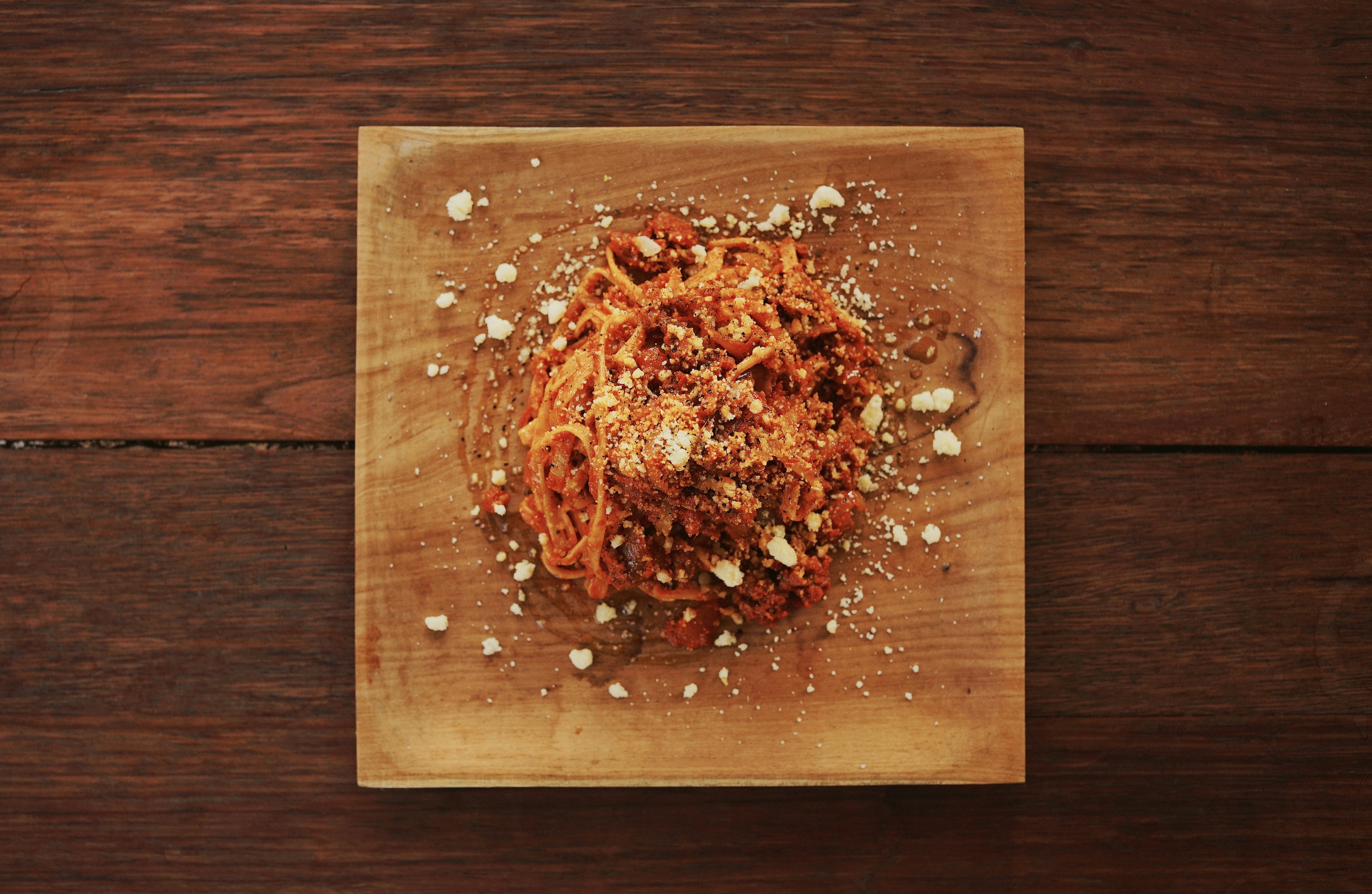 Overhead view of spaghetti on a square plate