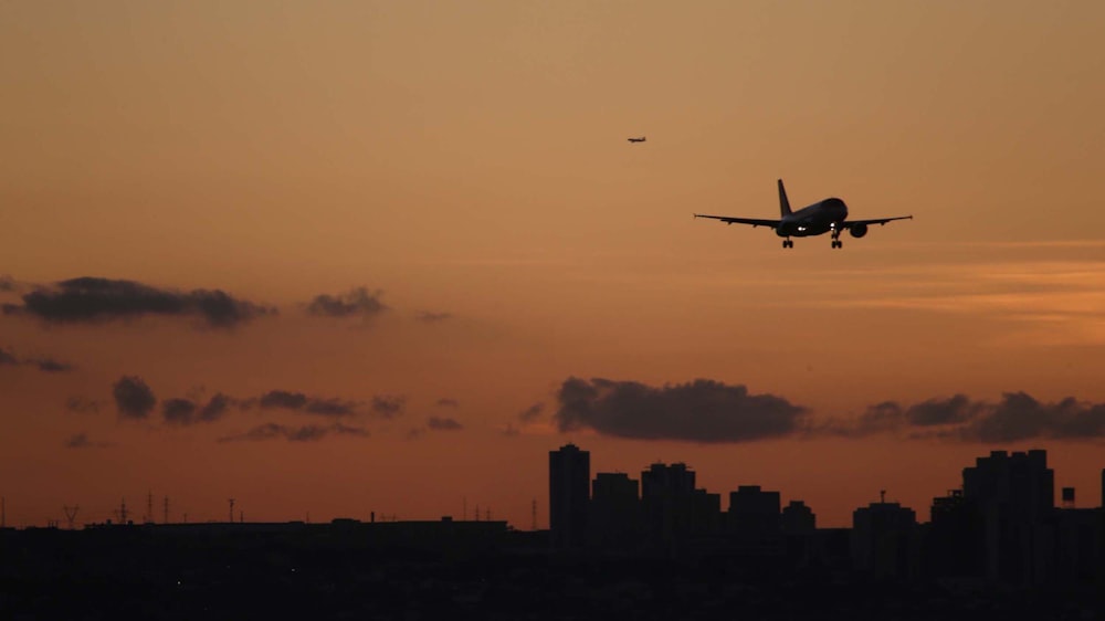 silhouette of air liner photography