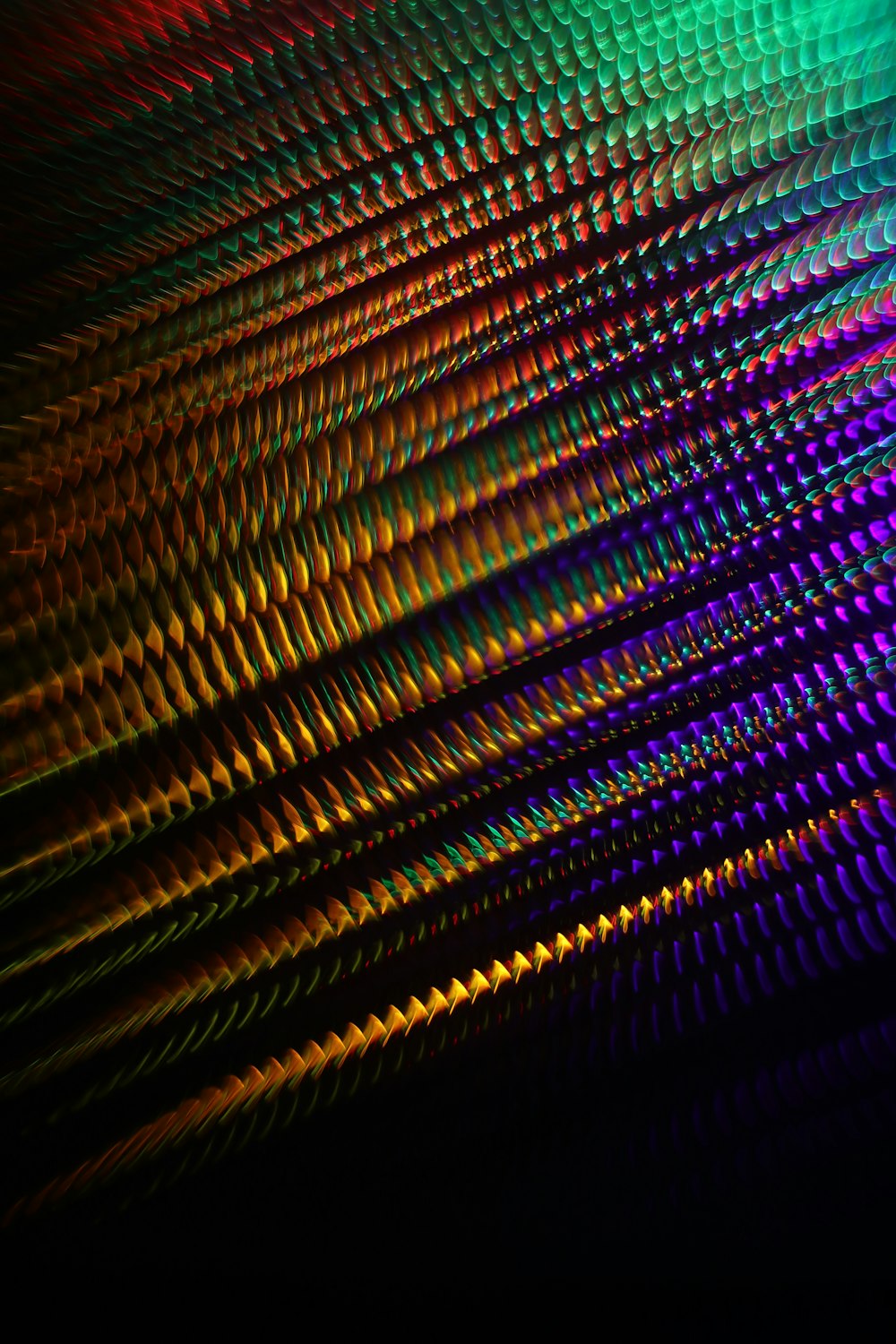 uma imagem multicolorida de um padrão com um fundo preto