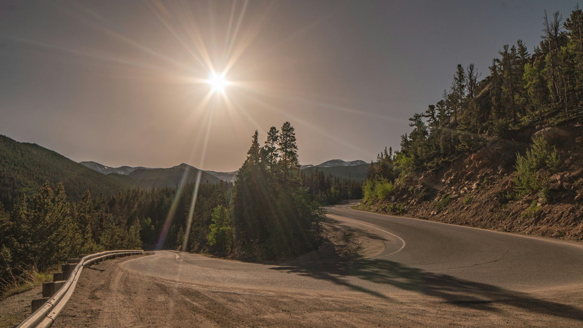 gray computer monitor