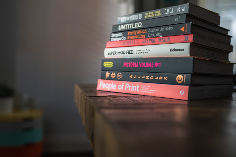 Livros de títulos variados