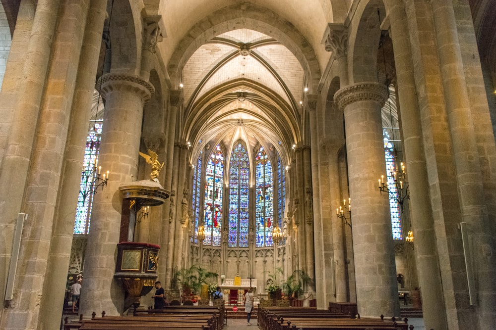 interno bianco della cattedrale