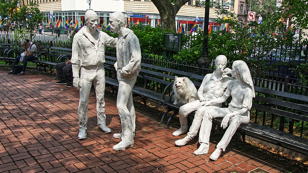 sitting man and woman statue
