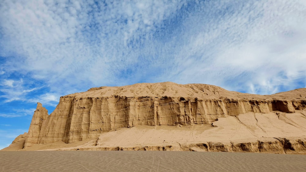 photographie de paysage de falaise