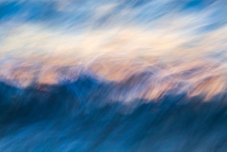 a blurry photo of a wave in the ocean