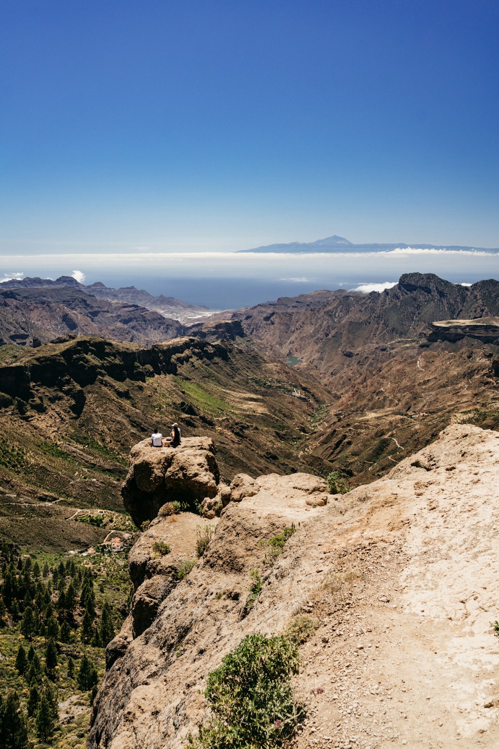 mountain during daytime