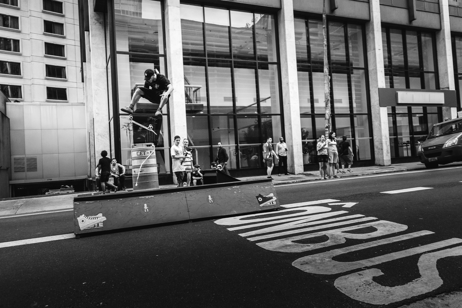 black and white bed linen