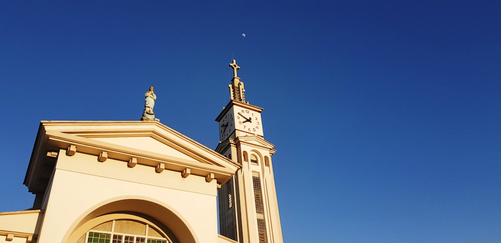 Cattedrale in cemento marrone