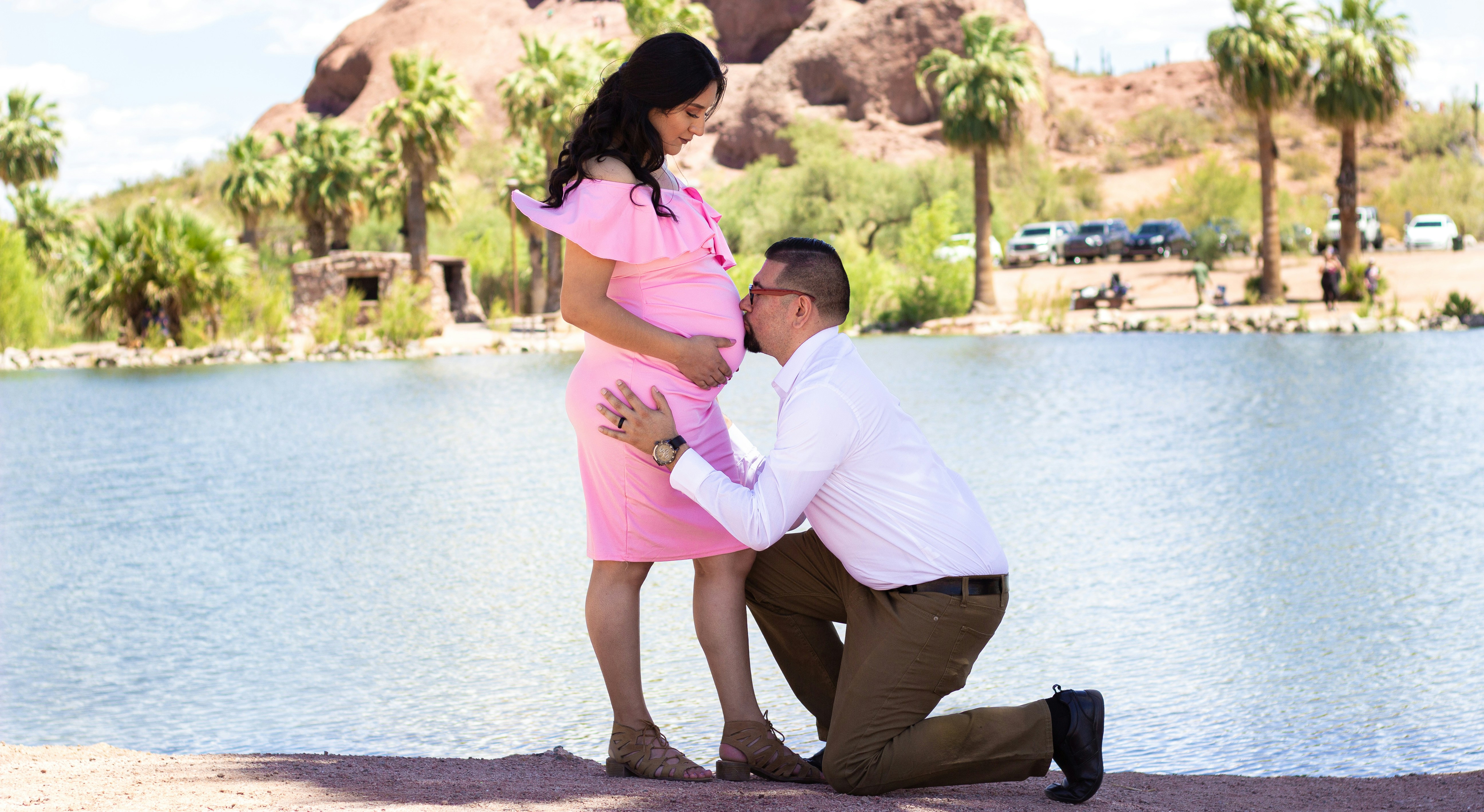man kissing pregnant woman's tummy