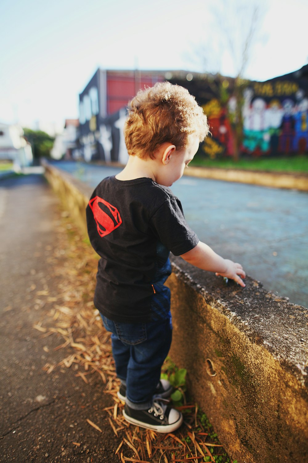 boy wearing black shirt