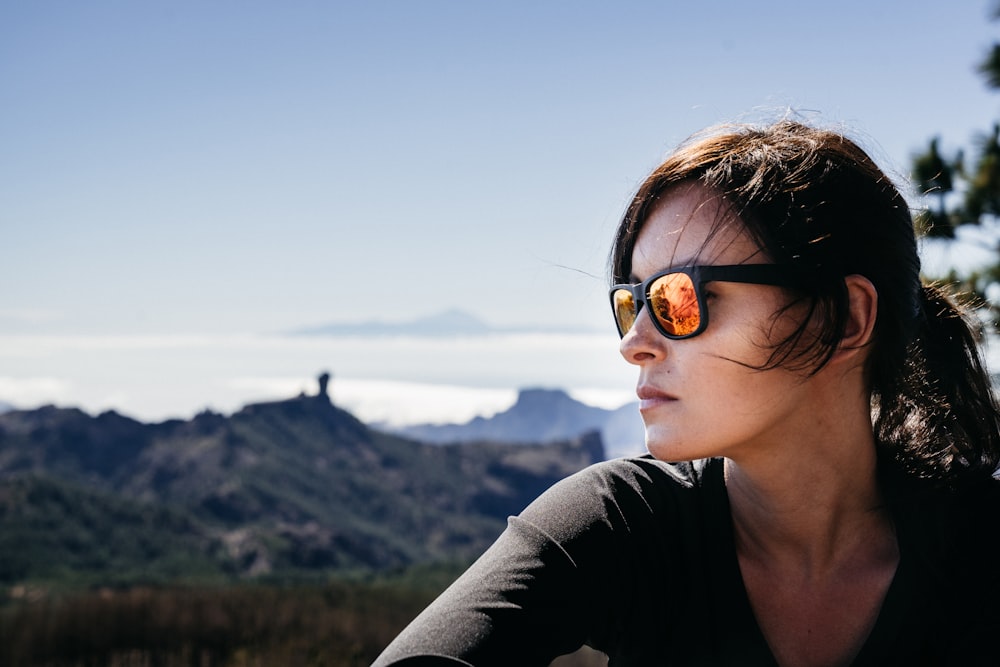 woman wearing eyeglasses